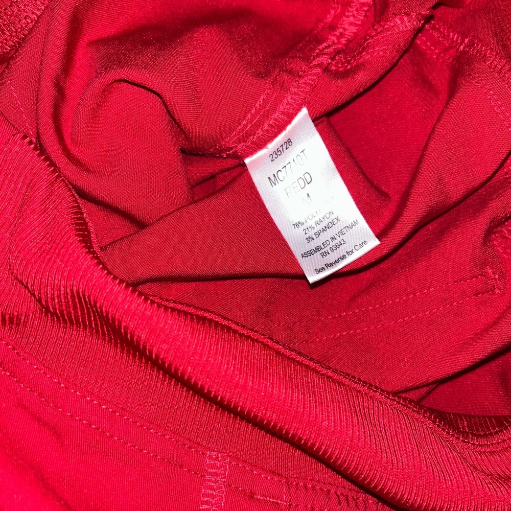 Med Couture TOUCH Red Short Sleeve V-Neck Top with matching pants - Picture 7 of 12